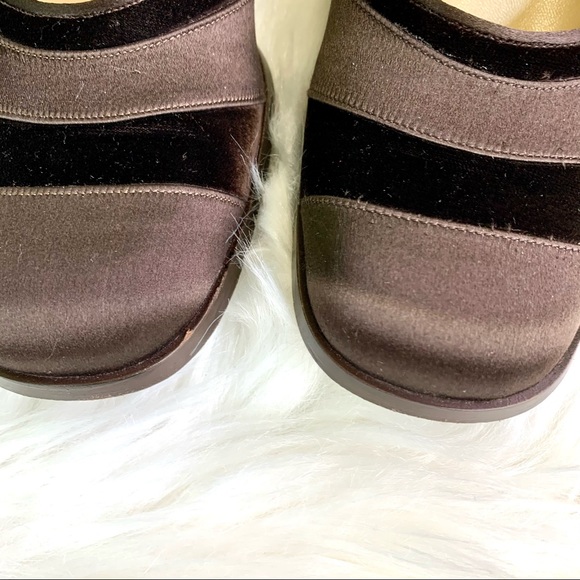 IOB BOTTEGA VENETA Handmade Brown Satin and Velvet Pumps, 8 - Picture 9 of 15